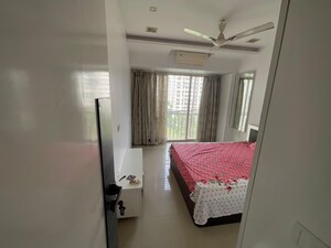 Master Bedroom in 2 BHK Apartment at Andheri West – for Rent