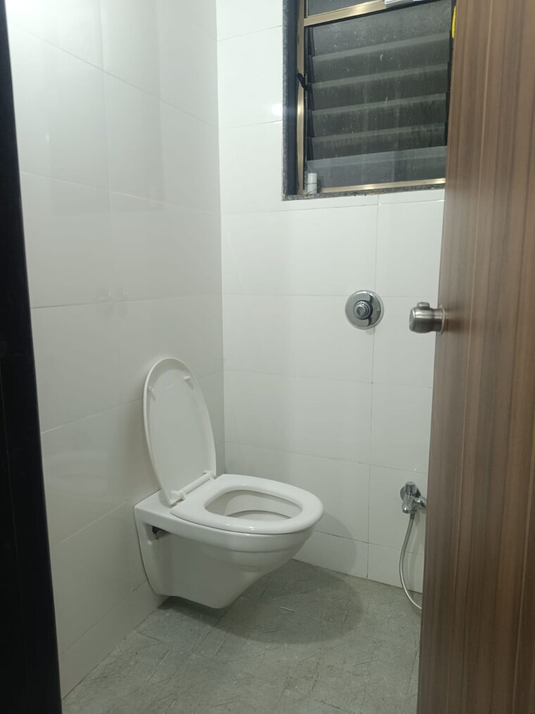 Bathroom, kala khadak 1 Bedroom 600 Sq.Ft. Apartment In Kala Khadak Pune 10163639