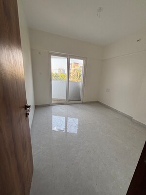 Room in 2 BHK Apartment at Fortune Garud House Apartments, Model Colony – for Rent