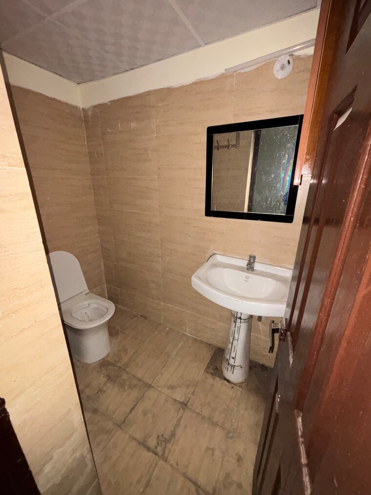 Bathroom, migsun-twiinz 3 Bedroom 1250 Sq.Ft. Apartment In Eta Ii Greater Noida Greater Noida 10163670