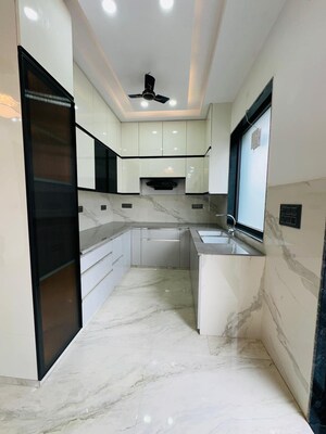 Kitchen in 3 BHK Builder Floor at BPTP District 3, Sector 85 – for Sale