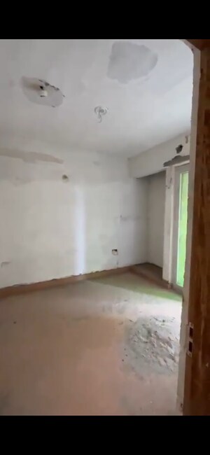 Room in 3 BHK Apartment at Mahaluxmi Migsun Ultimo, Omicron Iii Greater Noida – for Sale