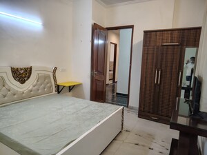Bedroom in 3 BHK Builder Floor at Dlf Phase ii – for Rent