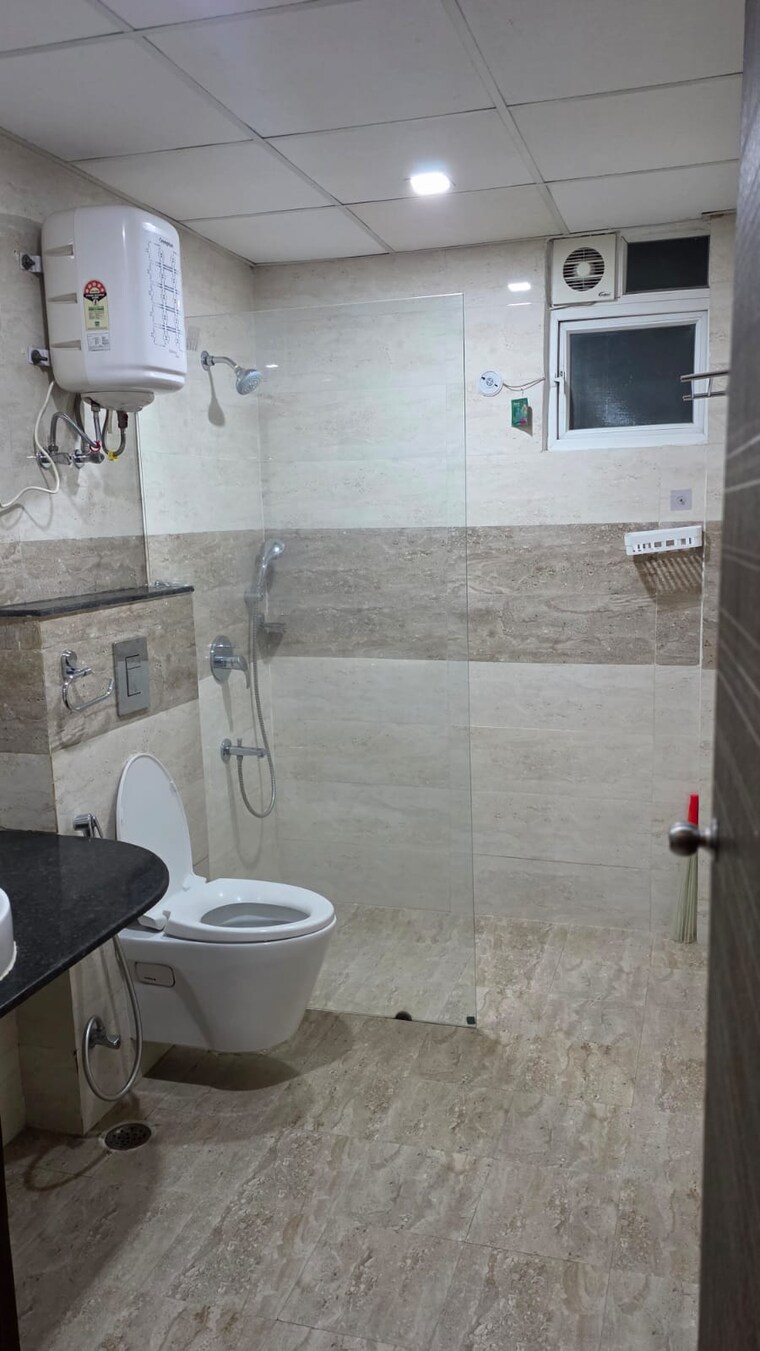 Bathroom, gomti nagar 3.5 Bedroom 2350 Sq.Ft. Apartment In Gomti Nagar Lucknow 10163707