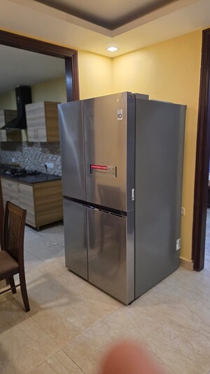 Kitchen in 3.5 BHK Apartment at Gomti Nagar – for Rent