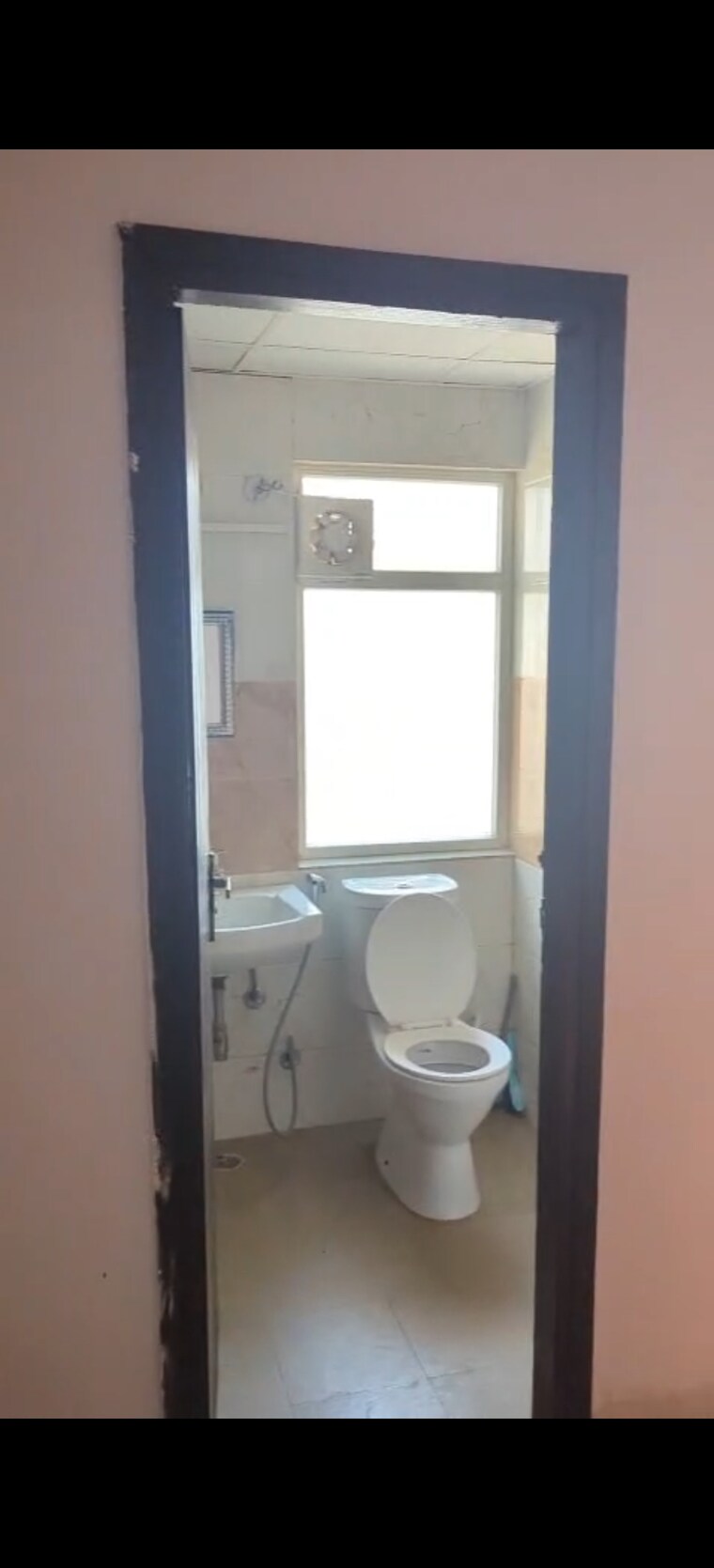 Bathroom, amrapali-riverview 3 Bedroom 1145 Sq.Ft. Apartment In Amrapali Leisure Valley Greater Noida 10163711