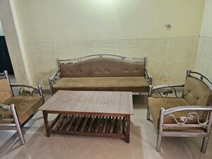 Bedroom in 2 BHK Builder Floor at Chinhat – for Rent