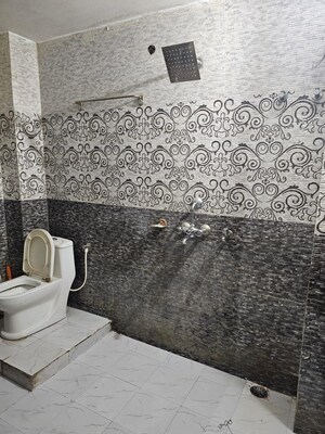 Bedroom in 2 BHK Builder Floor at Chinhat – for Rent