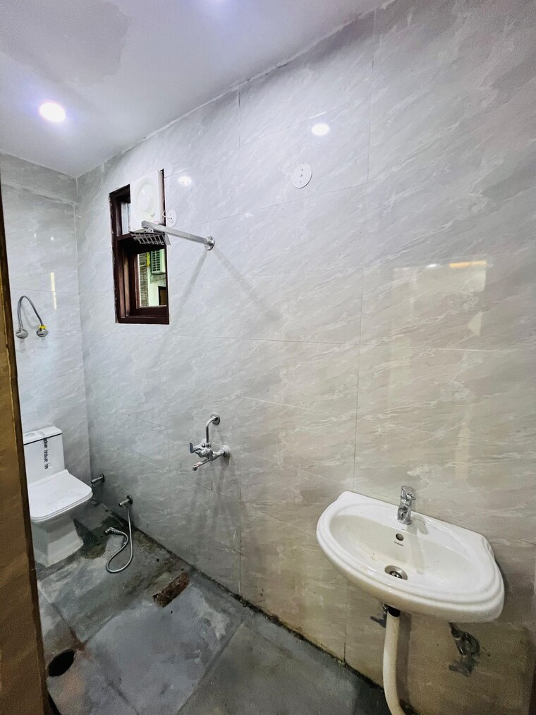 Bathroom, saket 1 Bedroom 600 Sq.Ft. Builder Floor In Saket Delhi 10168879