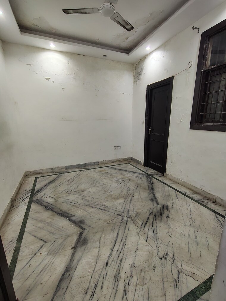 Room, green fields colony 3 Bedroom 1250 Sq.Ft. Builder Floor In Green Fields Colony Faridabad 10169686