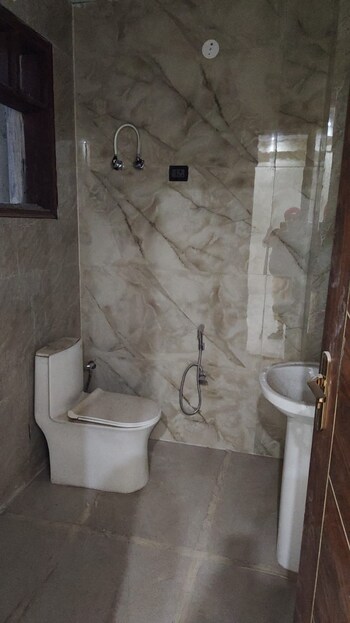 3 BHK Builder Floor for Sale in Rakesh Marg, Ghaziabad