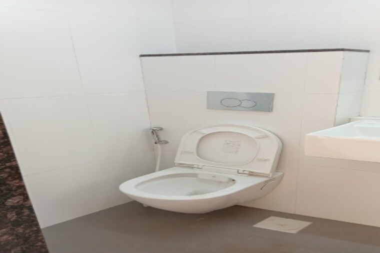 Bathroom, guatam nagar 1 Bedroom 430 Sq.Ft. Builder Floor In Guatam Nagar Mumbai 10173549