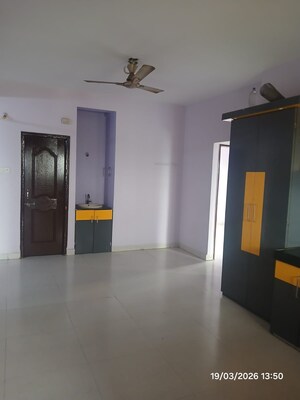 Room in 3 BHK Apartment at Mowa – for Rent