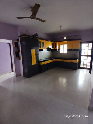Room in 3 BHK Apartment at Mowa – for Rent