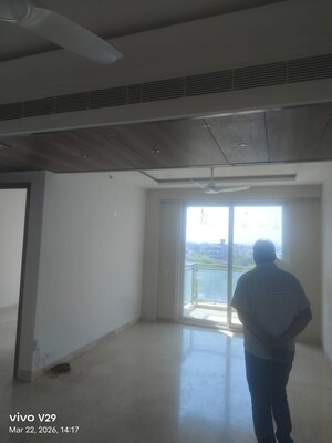 Team Area in 3 BHK Apartment at Ambience Creacions, Sector 22 – for Rent