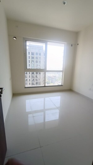 Room in 2 BHK Apartment at Sheth Zuri, Laxmi Nagar – for Rent