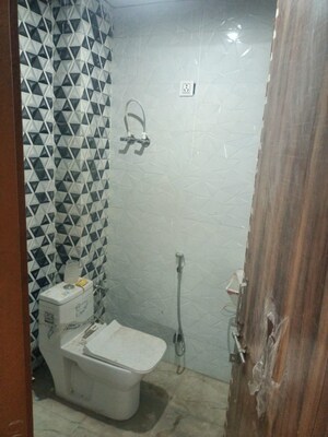 Bathroom in 2.5 BHK Builder Floor at Sector 23 Dwarka – for Rent