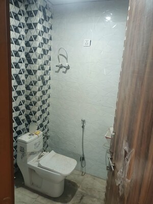 Bathroom in 2.5 BHK Builder Floor at Sector 23 Dwarka – for Rent
