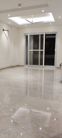 3 BHK Builder Floor For Rent in Sector 45