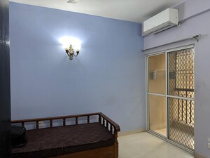 Room in 3.5 BHK Villa at Arun Vihar Sector 37, Sector 37 – for Sale