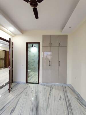 Room in 3 BHK Builder Floor at Sector 38 – for Rent