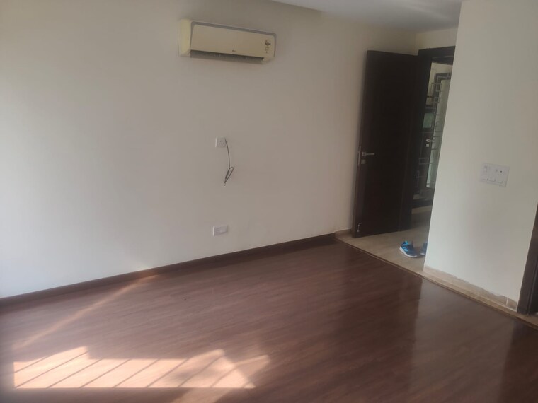 Room, hauz khas 3 Bedroom 250 Sq.Yd. Builder Floor In Hauz Khas Delhi 10177369