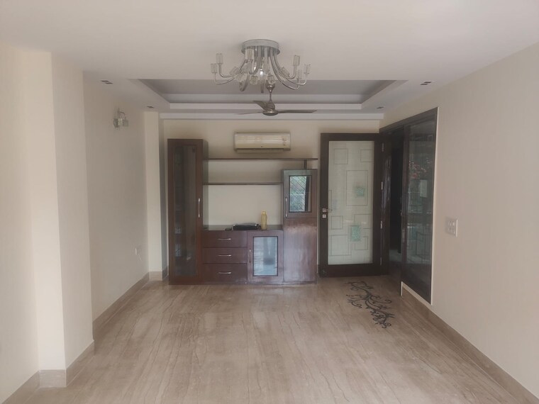 Room, hauz khas 3 Bedroom 250 Sq.Yd. Builder Floor In Hauz Khas Delhi 10177369