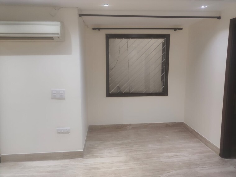 Room, hauz khas 3 Bedroom 250 Sq.Yd. Builder Floor In Hauz Khas Delhi 10177369
