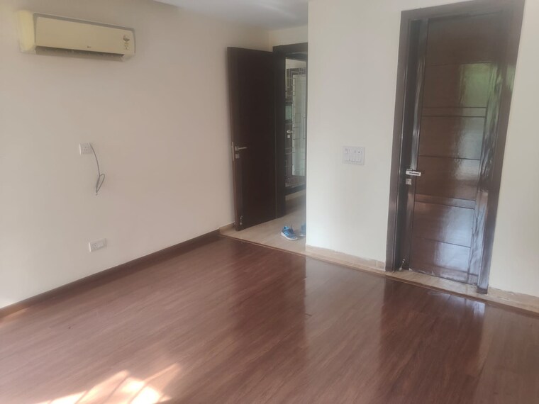Room, hauz khas 3 Bedroom 250 Sq.Yd. Builder Floor In Hauz Khas Delhi 10177369