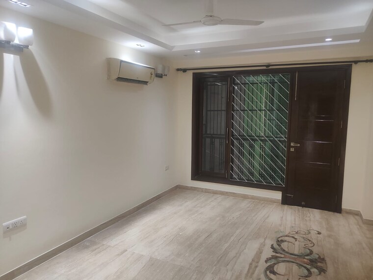 Room, hauz khas 3 Bedroom 250 Sq.Yd. Builder Floor In Hauz Khas Delhi 10177369