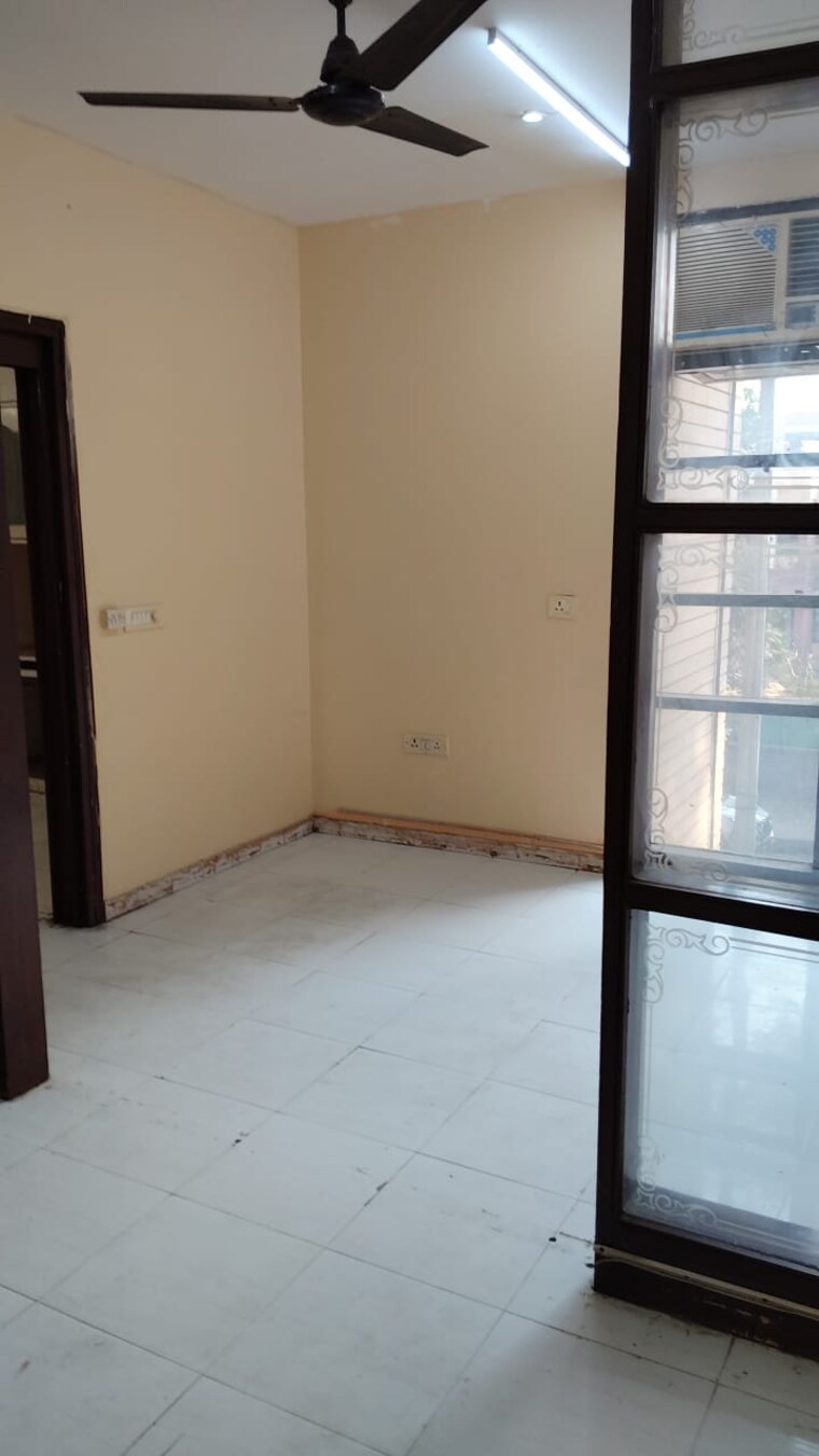 Room, hauz khas 3 Bedroom 250 Sq.Yd. Builder Floor In Hauz Khas Delhi 10177411