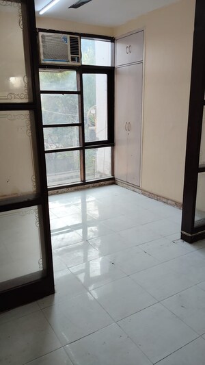 Room in 3 BHK Builder Floor at Hauz Khas – for Rent