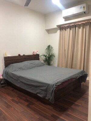 Bedroom in 2 BHK Apartment at Alta Vista Phase I, Chembur – for Rent