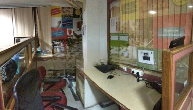 Balcony, hazratganj Commercial Office Space 1000 Sq.Ft. In Hazratganj Lucknow 10177539