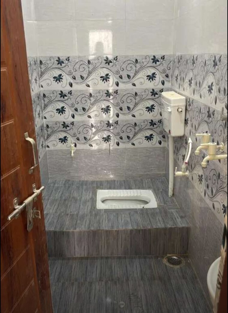 Bathroom, hazratganj Commercial Office Space 1000 Sq.Ft. In Hazratganj Lucknow 10177539