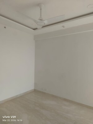 Room in 3 BHK Apartment at Ambience Creacions, Sector 22 – for Rent