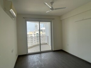 Room in 4 BHK Apartment at Emaar Palm Terraces Select, Sector 66 – for Rent