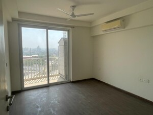 Room in 4 BHK Apartment at Emaar Palm Terraces Select, Sector 66 – for Rent