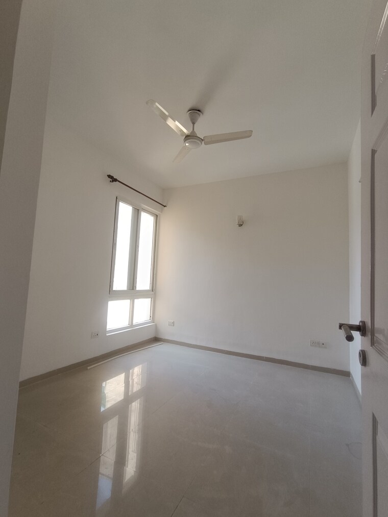 Bathroom, emaar-mgf-emerald-hills 4 Bedroom 350 Sq.Yd. Apartment In Sector 65 Gurgaon 10177550