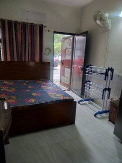 1 Rk+ Extra Room Villa For Rent in RWA Apartments Sector 26