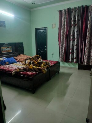 Bedroom in 2 BHK Builder Floor at Sector 38 – for Rent