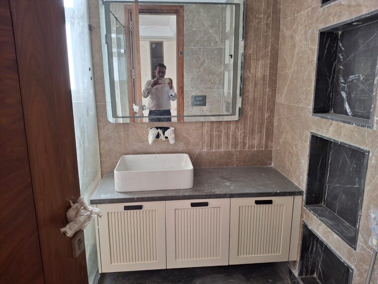 Bathroom, greater kailash i 3 Bedroom 1800 Sq.Ft. Builder Floor In Greater Kailash I Delhi 10177712