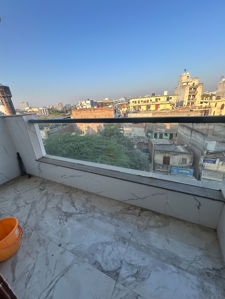 Balcony, dlf city phase 3 1 Bedroom 810 Sq.Ft. Builder Floor In Dlf City Phase 3 Gurgaon 10177728
