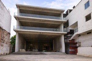  Showroom For Rent in Nizampura