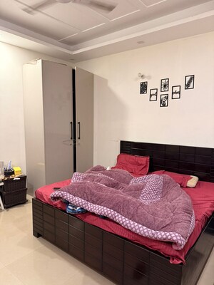 Bedroom in 2 BHK Builder Floor at Sector 38 – for Rent