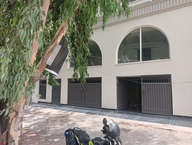 Exterior View, anand vihar 3 Bedroom 320 Sq.Yd. Builder Floor In Anand Vihar Delhi 10178351
