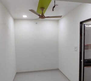 Room in 2 BHK Apartment at Crystal Armus, Chembur – for Rent