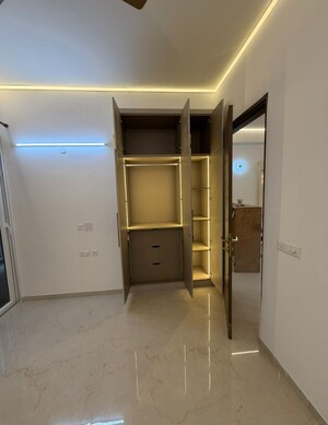 Furnished Amenities in 2 BHK Apartment at Smart World Orchard, Sector 61 – for Rent