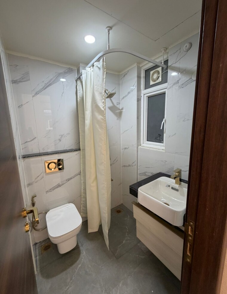 Bathroom, smart-world-orchard 2 Bedroom 1250 Sq.Ft. Apartment In Sector 61 Gurgaon 10177892