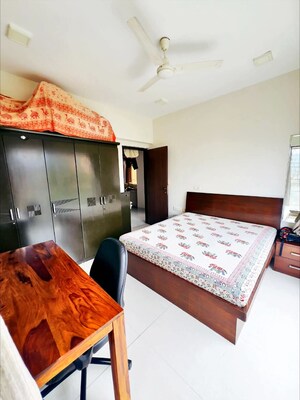 Bedroom in 2 BHK Apartment at Andheri West – for Rent